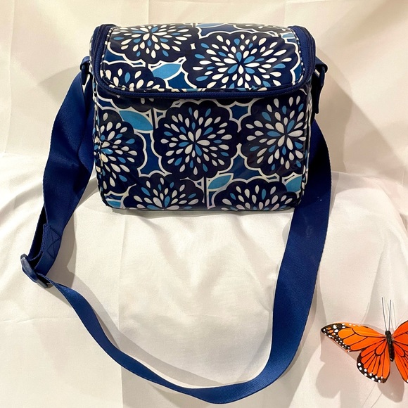 Vera Bradley Stay Cool Insulated Water Resistant Lunch Tote in Blues and white - Picture 3 of 8